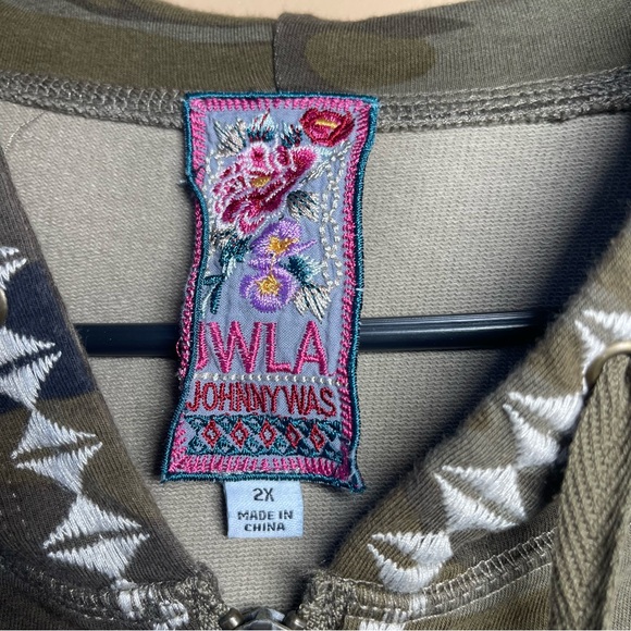 Johnny Was Green Camouflage Jacket with Floral Embroidery size 2x - Picture 7 of 8